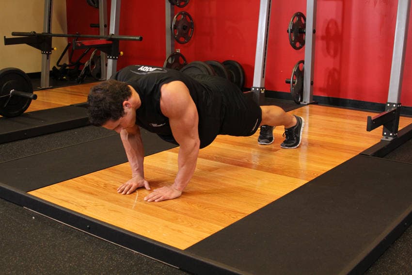 Démonstration de l’exercice : Pompes serrées (triceps)