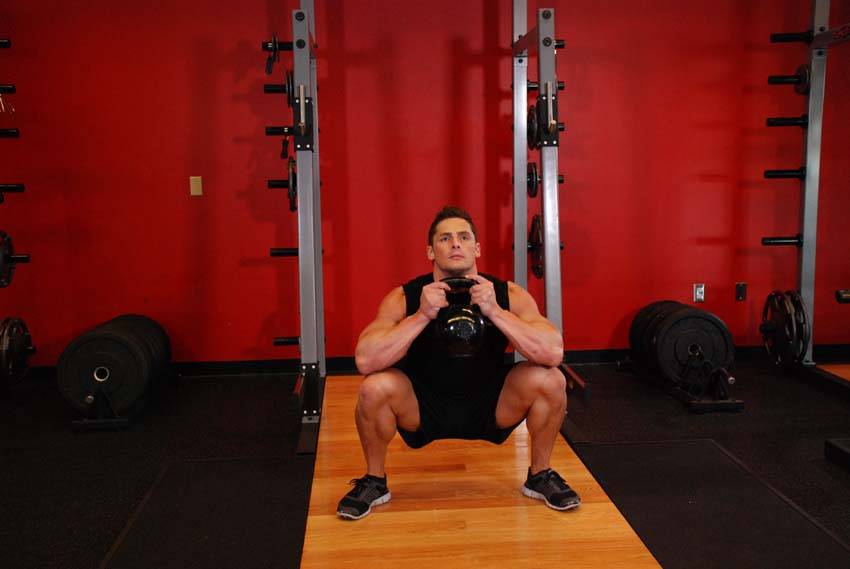 Démonstration de l’exercice : Squat gobelet