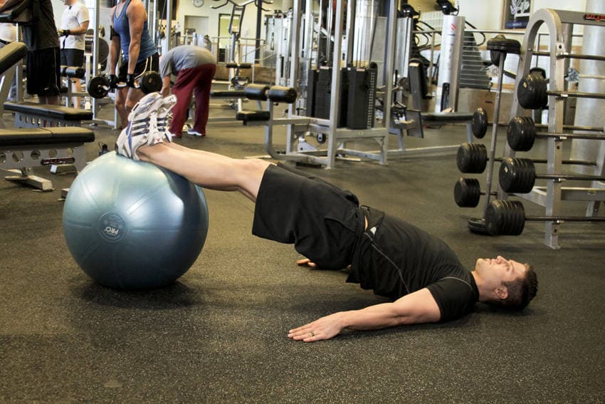 Démonstration de l’exercice : Leg curl sur ballon