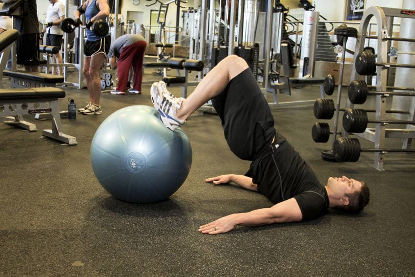 Démonstration de l’exercice : Leg curl sur ballon