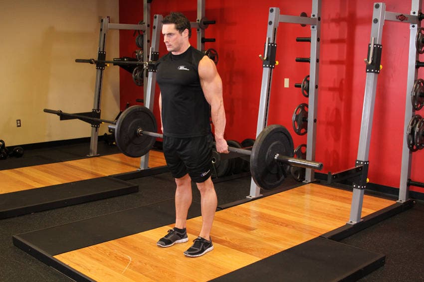 Démonstration de l’exercice : Hack squat à la barre derrière le corps