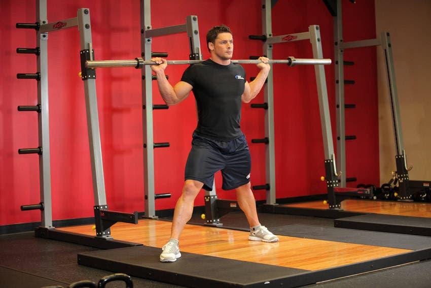 Démonstration de l’exercice : Squat fendu latéral à la barre