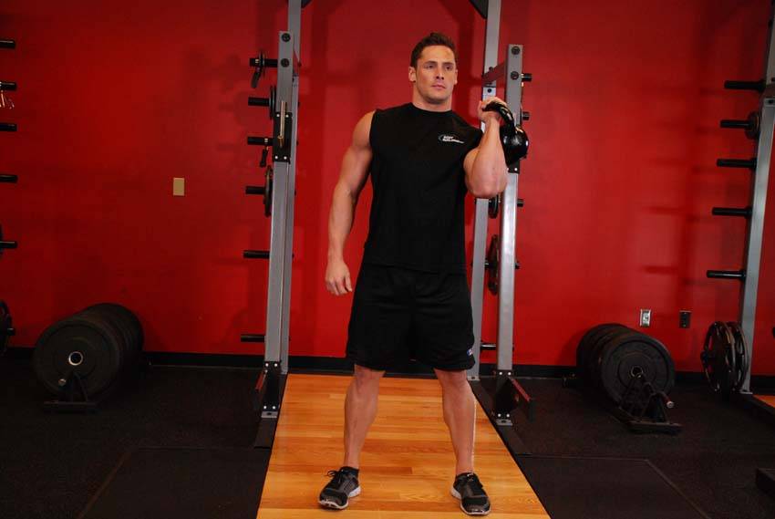 Démonstration de l’exercice : Bent press à la kettlebell