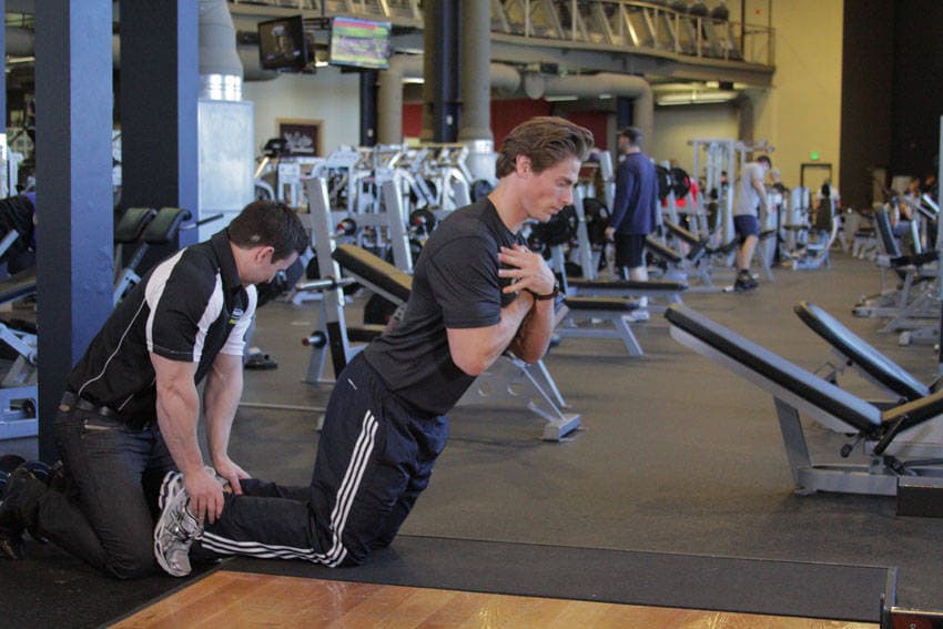 Démonstration de l’exercice : Glute-ham raise au sol