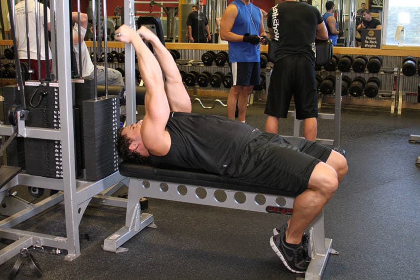 Démonstration de l’exercice : Curl biceps à la poulie haute