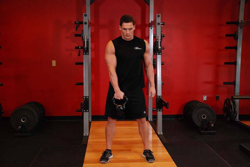 Démonstration de l’exercice : Épaulé suspendu au kettlebell
