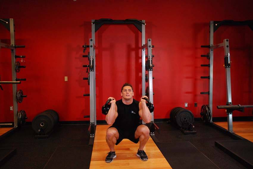 Démonstration de l’exercice : Thruster au kettlebell