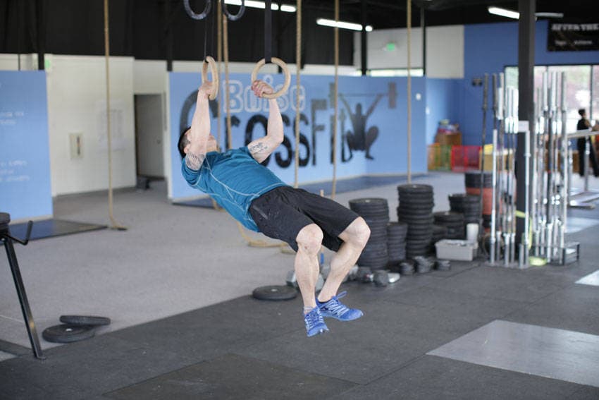 Démonstration de l’exercice : Muscle-up en kipping