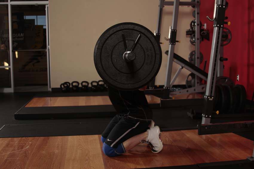 Démonstration de l’exercice : Squat sauté à genoux