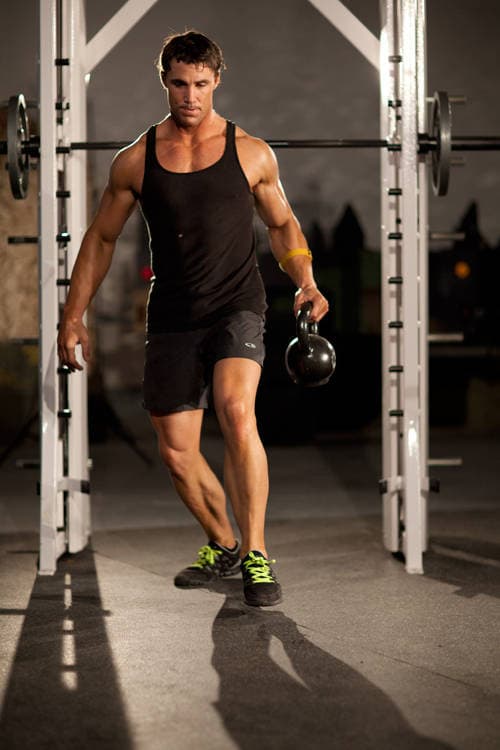 Démonstration de l’exercice : Fente avec passage de kettlebell
