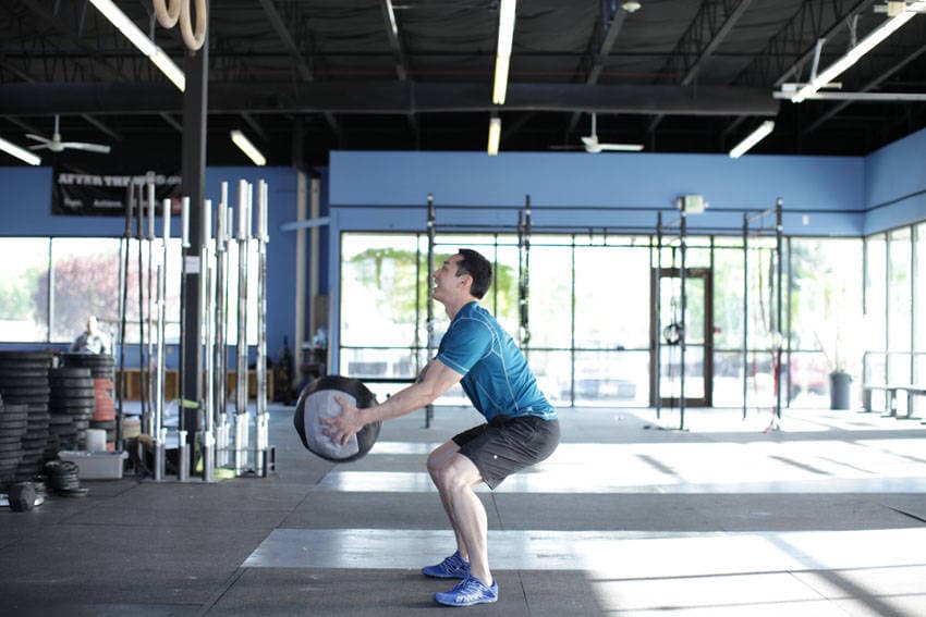 Démonstration de l’exercice : Lancer scoop de medicine ball