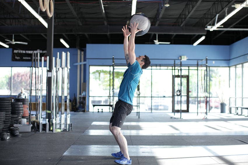 Démonstration de l’exercice : Lancer scoop de medicine ball