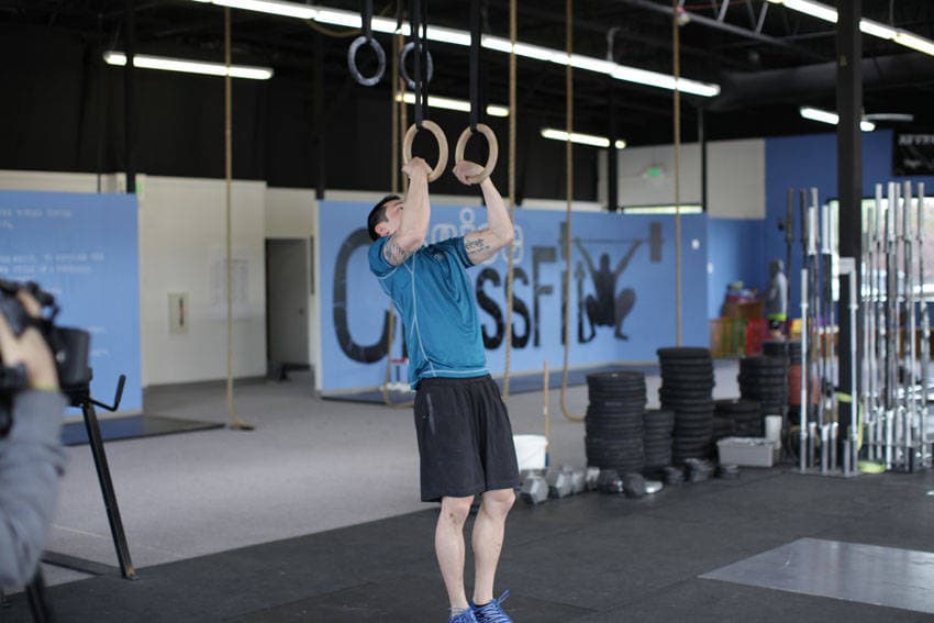Démonstration de l’exercice : Muscle-up aux anneaux