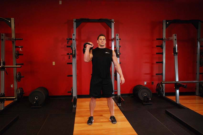 Démonstration de l’exercice : Jeté à un bras avec kettlebell