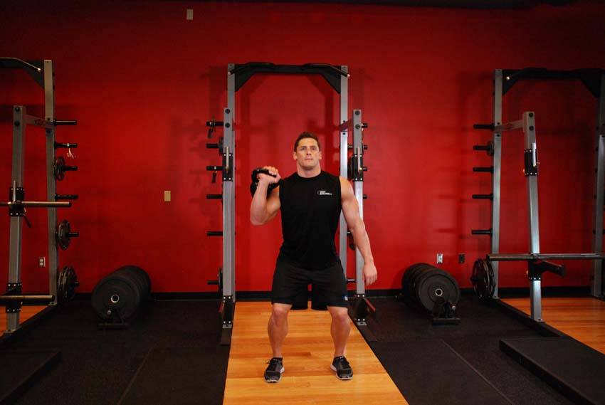 Démonstration de l’exercice : Jeté à un bras avec kettlebell