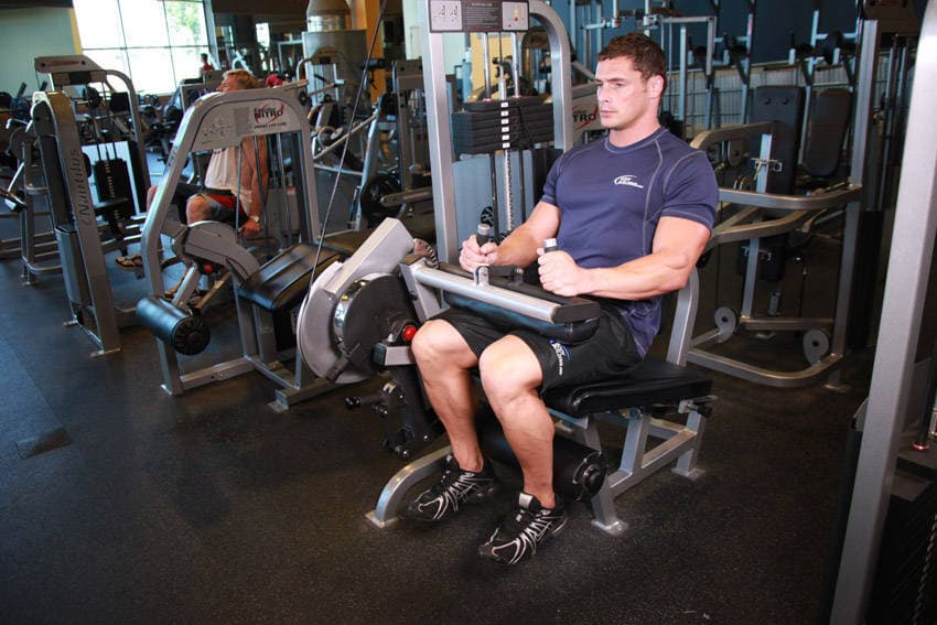 Démonstration de l’exercice : Leg curl assis à la machine
