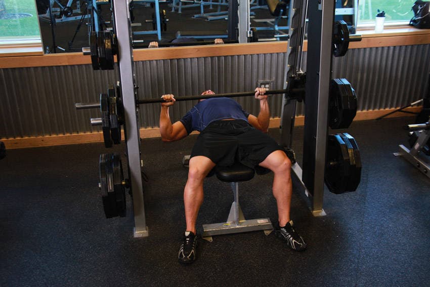 Démonstration de l’exercice : Développé couché à la Smith machine