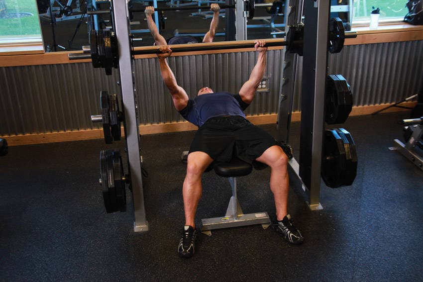 Démonstration de l’exercice : Développé couché à la Smith machine
