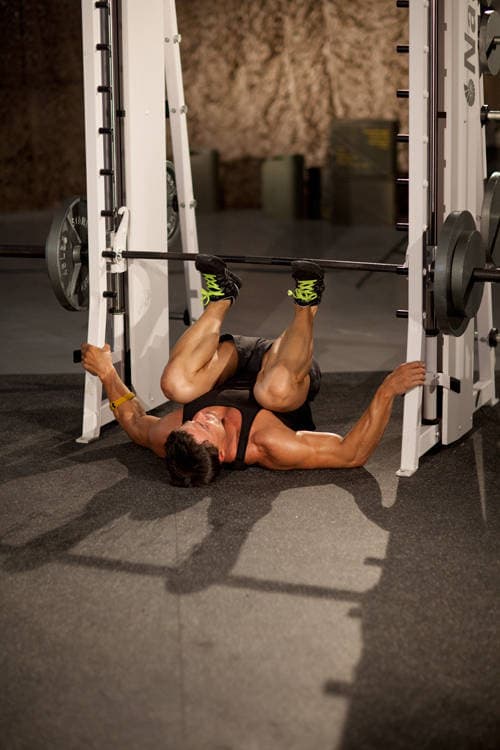 Démonstration de l’exercice : Presse à jambes au Smith machine