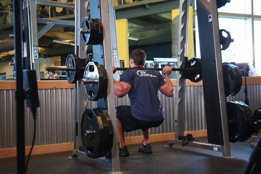 Démonstration de l’exercice : Squat au Smith machine
