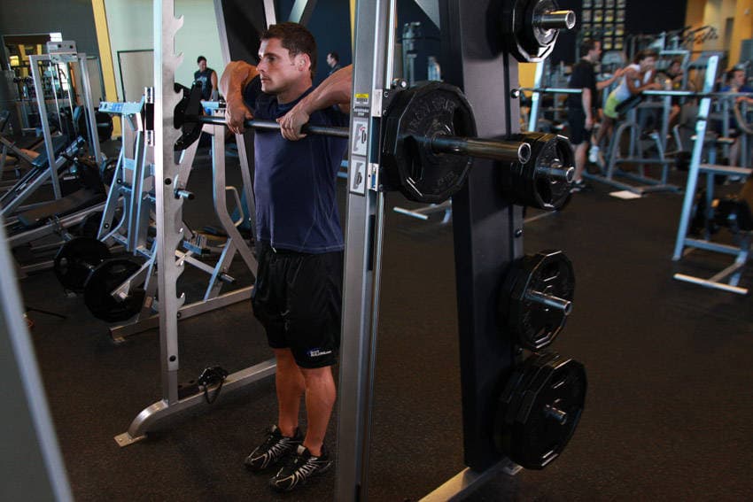 Démonstration de l’exercice : Tirage menton au Smith machine