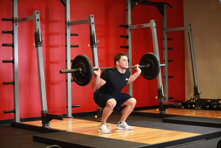Démonstration de l’exercice : Squats en vitesse à la barre