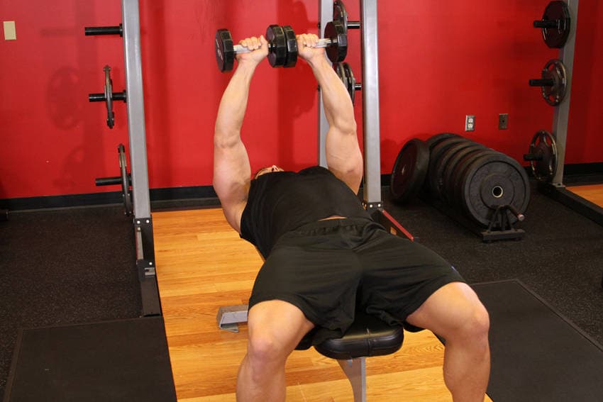 Démonstration de l’exercice : Tate press (extension triceps allongé)