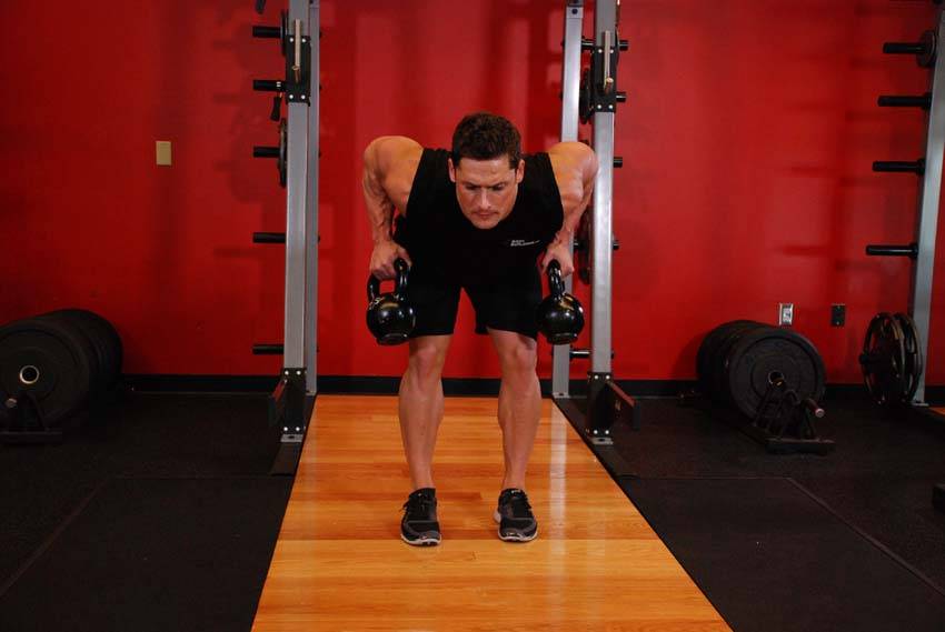 Démonstration de l’exercice : Rowing à deux kettlebells