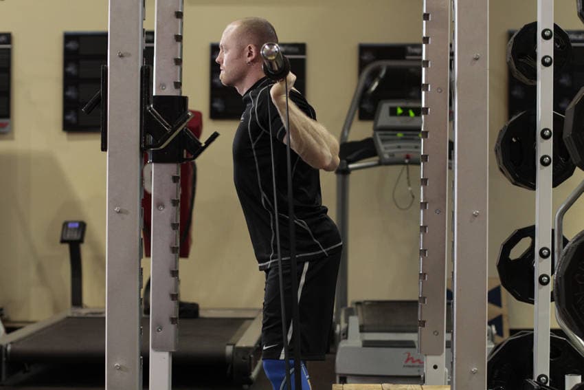 Démonstration de l’exercice : Squat box avec bandes élastiques