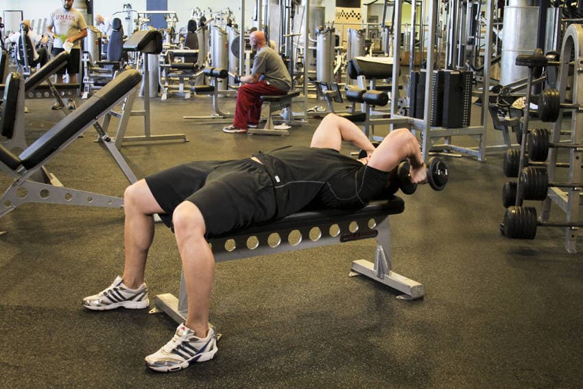 Démonstration de l’exercice : Extension triceps à l'haltère, prise pronation