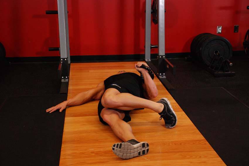 Démonstration de l’exercice : Développé kettlebell au sol à un bras, amplitude étendue