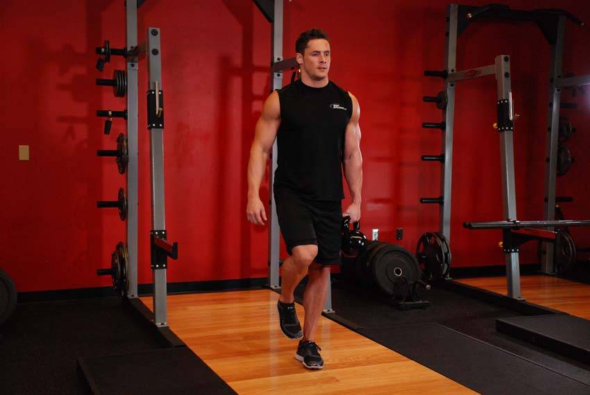 Démonstration de l’exercice : Soulevé de terre à une jambe au kettlebell