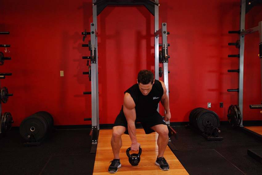 Démonstration de l’exercice : Clean paume ouverte à un bras avec kettlebell