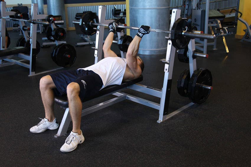Démonstration de l’exercice : Développé couché prise inversée (triceps)