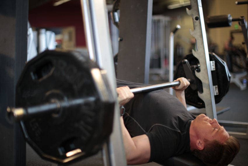 Démonstration de l’exercice : Développé décliné à la Smith machine