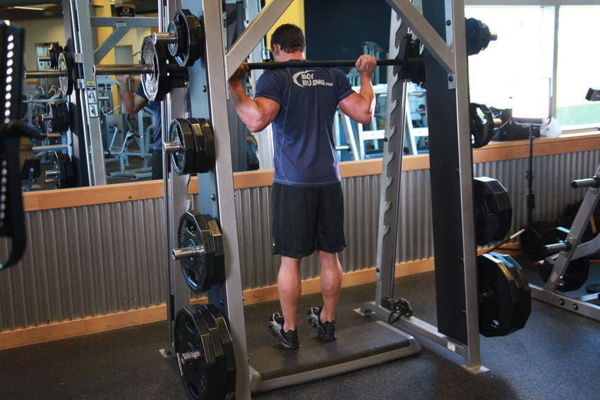 Démonstration de l’exercice : Extensions inversées des mollets au Smith machine