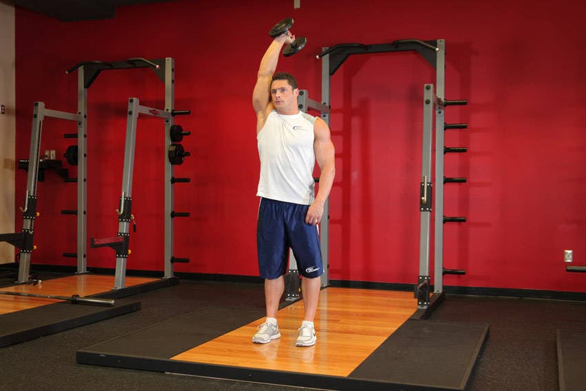 Démonstration de l’exercice : Extension triceps à un bras avec haltère, debout